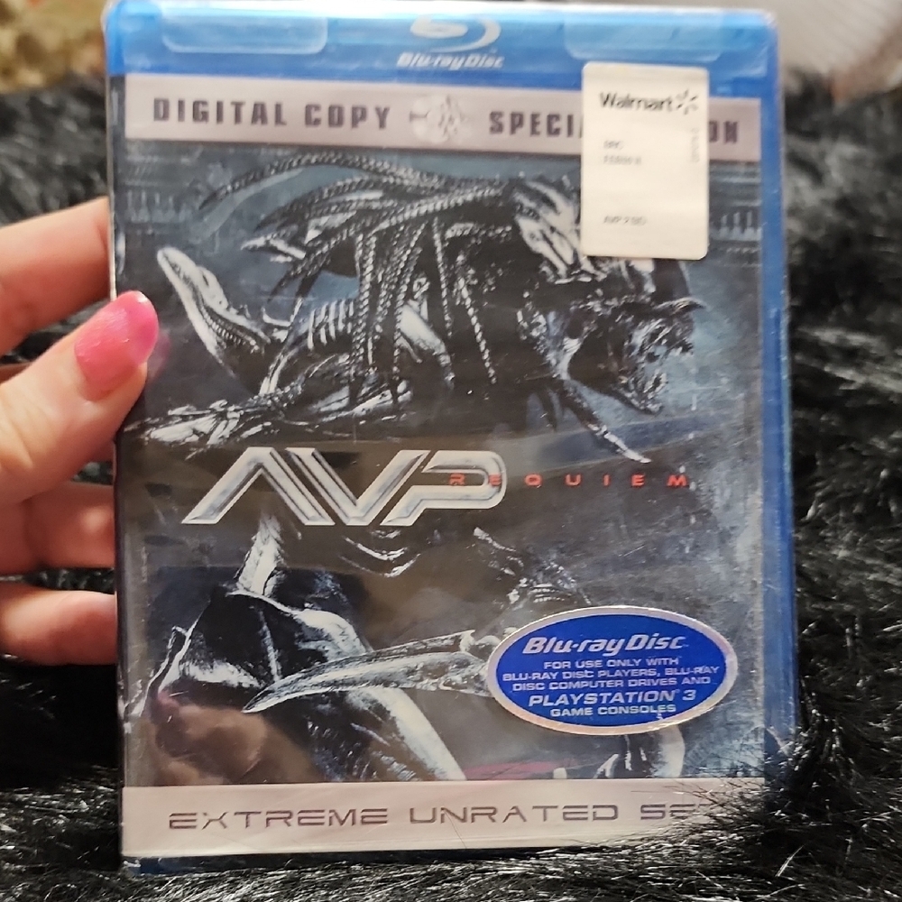 AVP: Requiem Blu-ray Disc. NEW IN WRAPPING. UNRATED SET DVDS.